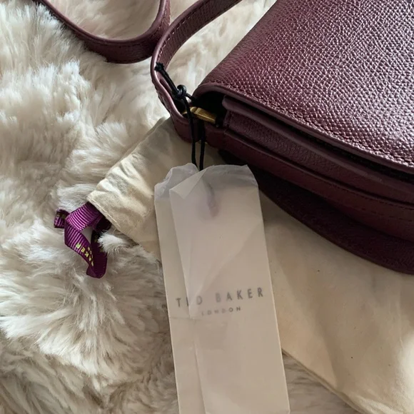 Ted Baker Leather Saddle Crossbody Bag w/ Logo Padlock - Picture 5 of 6